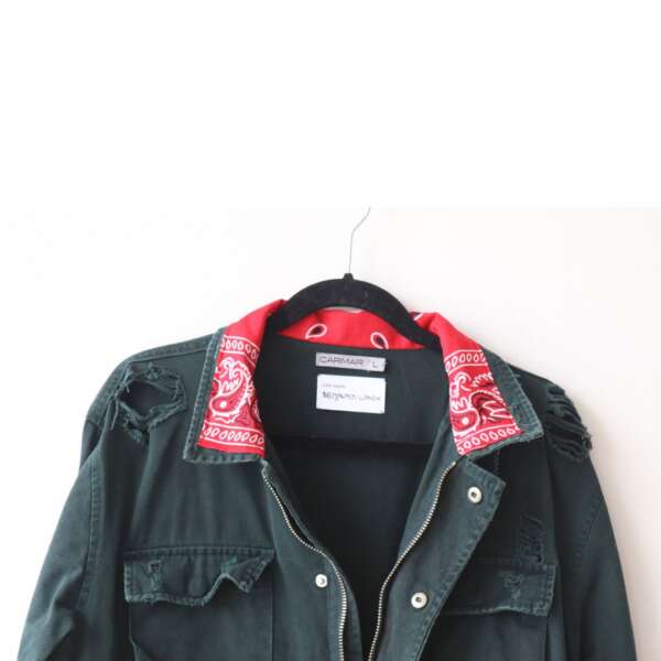Sobrecamisa cuello rojo